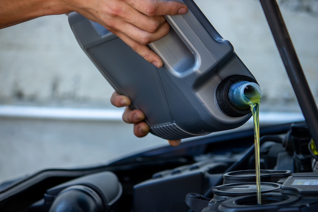 an-auto-mechanic-changing-oil-pours-oil-into-a-car-2023-11-27-05-19-55-ut_20240627-125504_1